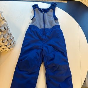 Llbean boys snow pants. Adjustable shoulder straps.